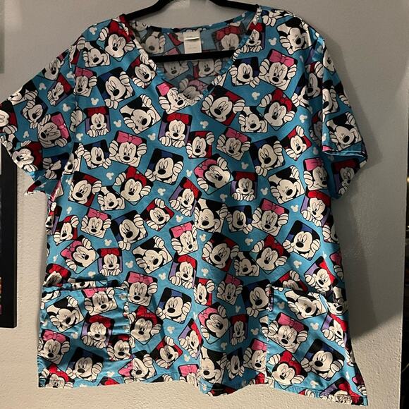 EUC Disney Pocketed Scrub Top Mickey and Minnie Sz 2X - Picture 1 of 6
